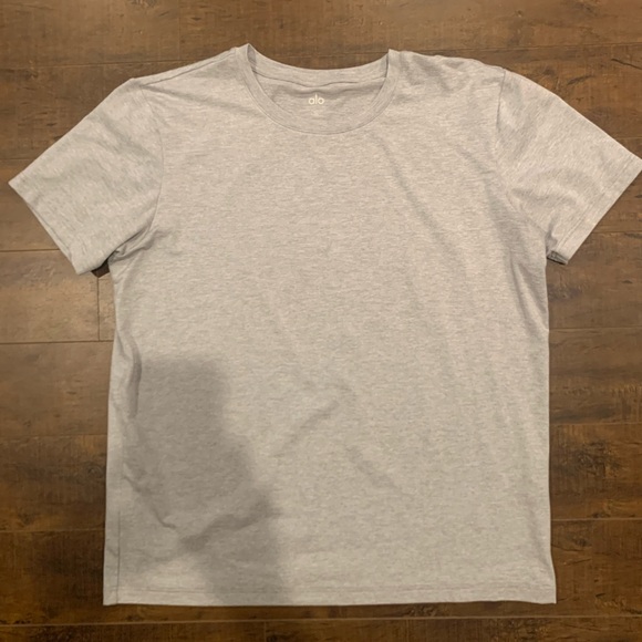 ALO Yoga Gray Men's T-Shirt - Picture 1 of 4